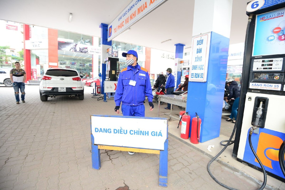 Giá xăng giảm tiếp 700 đồng/lít từ 15h ngày 3/2/2016 ảnh 1