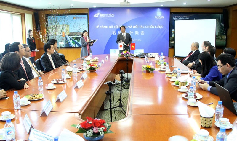 Bunka Shutter (Nhật Bản) mua gần 30% cổ phần của Eurowindow từ PENM ảnh 1