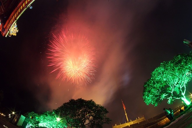  Bầu trời Huế rực sáng pháo hoa đêm khai mạc Festival ảnh 2