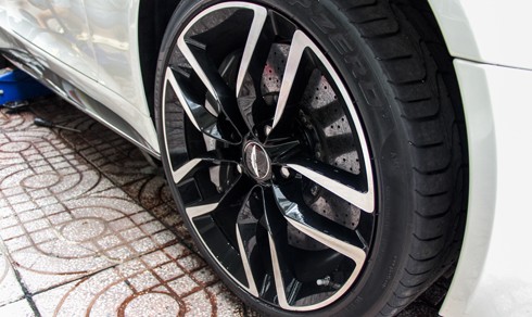 aston-martin-vanquish-mau-trang-doc-nhat-o-sai-gon-page-2-4