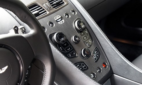 aston-martin-vanquish-mau-trang-doc-nhat-o-sai-gon-page-3-3