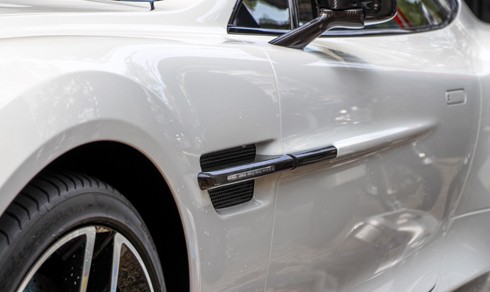 aston-martin-vanquish-mau-trang-doc-nhat-o-sai-gon-page-2-5