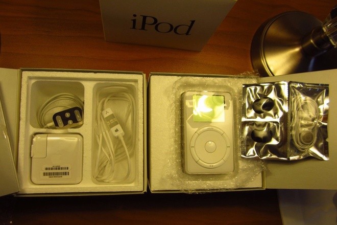 Máy nghe nhạc iPod cổ được bán giá hàng nghìn USD