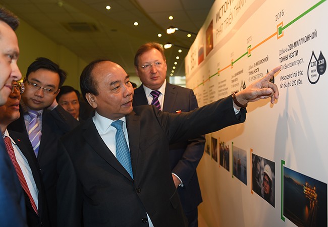 Thủ tướng Nguyễn Xuân Phúc thăm Tập đoàn dầu khí Zarubezhneft, một trong những tập đoàn dầu khí hải ngoại hàng đầu của LB Nga. Ảnh: VGP/Quang Hiếu