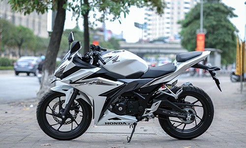 chi-tiet-honda-cbr150r-2016-dau-tien-o-ha-noi