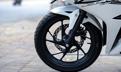 chi-tiet-honda-cbr150r-2016-dau-tien-o-ha-noi-5