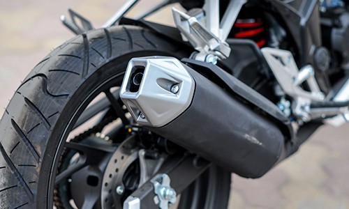 chi-tiet-honda-cbr150r-2016-dau-tien-o-ha-noi-9