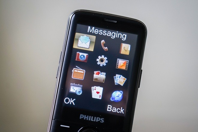 Điện thoại 2 sim, pin chờ 4 tháng của Philips