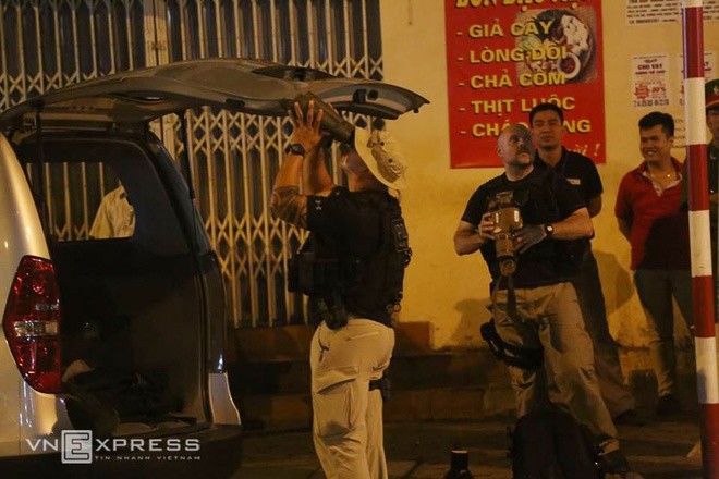 Hình ảnh Tổng thống Mỹ ăn bún chả và thân thiện với người dân Hà Nội ảnh 4