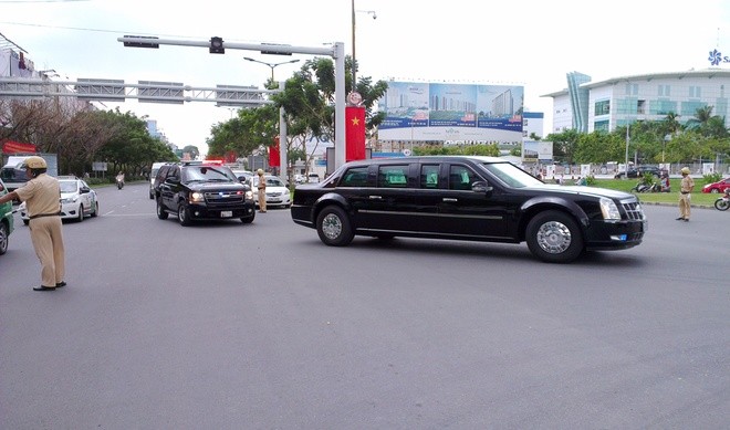 Limousine The Beast ra Tân Sơn Nhất đón Tổng thống Obama ảnh 8