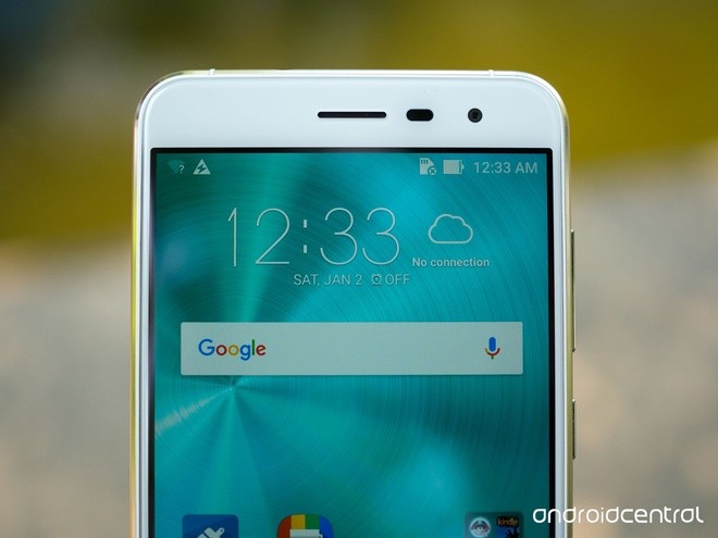 Ảnh thực tế smartphone RAM 6 GB đầu tiên của Asus