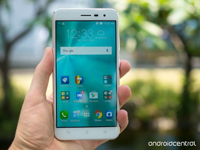 Ảnh thực tế smartphone RAM 6 GB đầu tiên của Asus