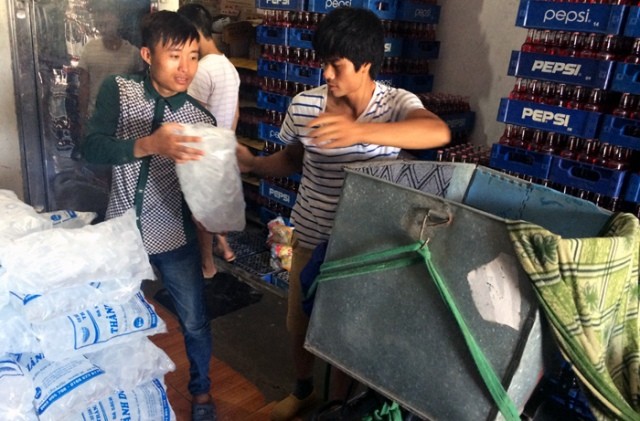  Hơn lúc nào hết, những ngày Hà Nội nóng cao điểm thì các dịch vụ vận chuyển hàng, ship hàng lại trở nên cực kỳ đắt khách và phát triển rất mạnh. 