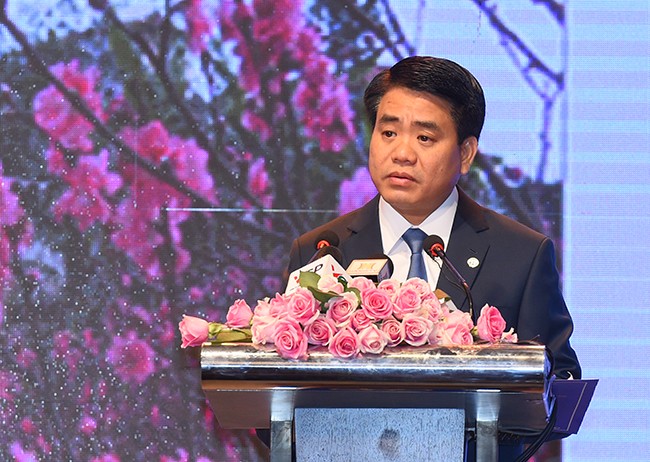 Chủ tịch UBND TP. Hà Nội Nguyễn Đức Chung giới thiệu các danh mục dự án mời gọi đầu tư vào Thành phố Nội giai đoạn 2016-2020. Ảnh: VGP/Quang Hiếu