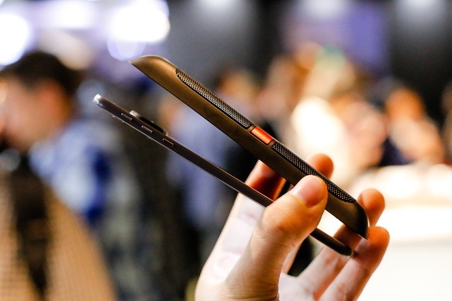 Moto Z - smartphone siêu mỏng biến hoá được phần cứng