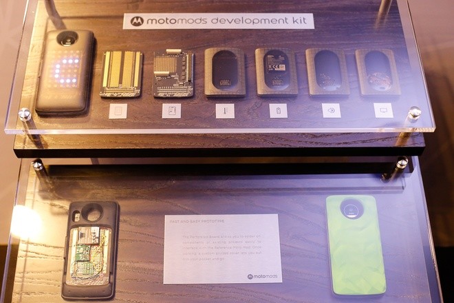 Moto Z - smartphone siêu mỏng biến hoá được phần cứng