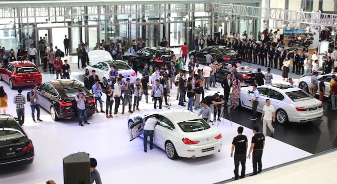 Ôtô tăng giá 200 triệu: Xếp hàng nửa năm mới có xe ảnh 1