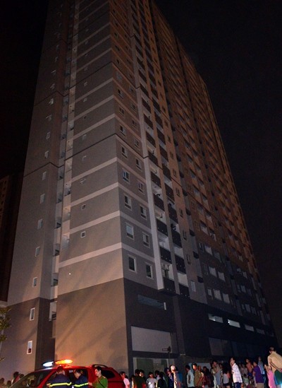 chung-cu-boc-chay-luc-nua-dem-300-ho-dan-thao-chay-1