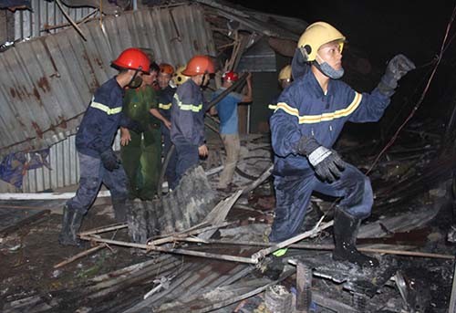 gan-1000-nguoi-dap-chay-cho-trong-dem-1