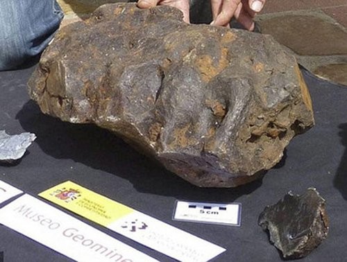 hòn đá tiền tỷ, hòn đá, nhặt được hòn đá, hòn đá muối dưa, ngọc bích, đá quý, long diêm vương, ngọc trai, đá phát sáng, đá có mùi thơm