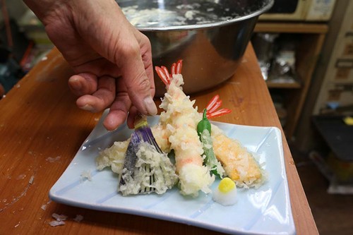 do-an-gia-tai-nhat-ban-khien-thuc-khach-ua-nuoc-mieng-1