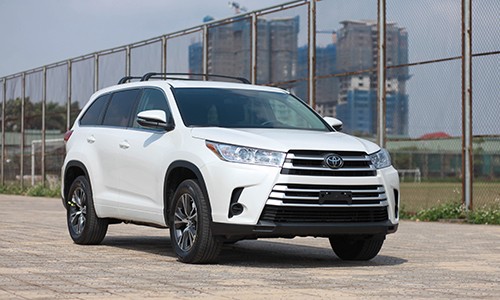 chi-tiet-toyota-highlander-2017-dau-tien-o-viet-nam