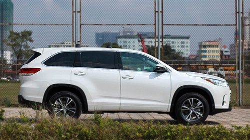 chi-tiet-toyota-highlander-2017-dau-tien-o-viet-nam-1