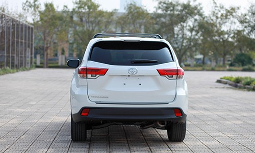 chi-tiet-toyota-highlander-2017-dau-tien-o-viet-nam-3