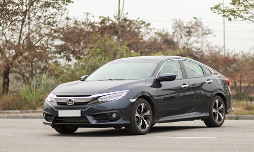 the-he-thu-10-cua-civic-thay-doi-mang-kieu-dang-coupe-4-cua-the-thaodau-xe-tao-kieu-khuon-mat-dac-trung-cua-honda-nhu-dang-ap-dung-tren-cr-v-hay-city-luoi-tan-nhiet-nhu-n-di-thay-vao-do-la-thanh-ngang-co-lon-den-suong-mu-tich-hop-trong-hoc-hut-gio-cum-den-pha-moi-tich-hop-dai-led-ban-ngayphong-cach-coupe-the-hien-ro-nhat-khi-nhin-ngang-duong-net-dut-khoatduoi-xe-la-ca-mot-su-thay-doi-kieu-coupeden-hau-hinh-boomerang-can-sau-the-thaothan-xe-sac-canh-voi-nhung-duong-vuot-tao-hinh-khoi-co-bapxe-trang-bi-dong-co-xang-1-5-lit-tang-ap-cong-suat-170-ma-luc-mo-men-xoan-cuc-dai-220-nm-ket-hop-hop-so-vo-cap-cvtxem-tiep-noi-that-civic-2016-1