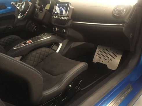 alpine-a110-xe-the-thao-phap-canh-tranh-porsche-cayman-page-2-4