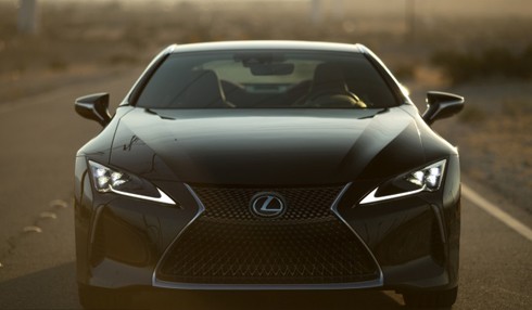 lexus-lc-gia-tu-113500-usd-doi-dau-mercedes-s-class-coupe-1