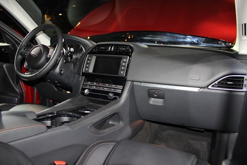 jaguar-f-pace-suv-the-thao-hang-sang-cho-khach-viet-page-3-1