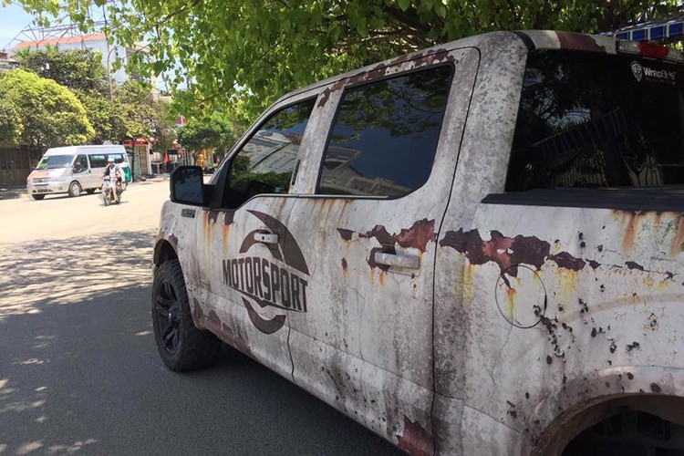 'Siêu xe' 2,9 tỷ độ kiểu đồng nát gây sửng sốt cộng đồng ảnh 1