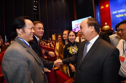 Tạo môi trường kinh doanh thông thoáng:  Hành động ngay trên bàn đối thoại ảnh 2