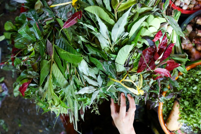 Người Sài Gòn tấp nập sắm đồ cúng Tết Đoan Ngọ ảnh 7