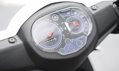 chi-tiet-yamaha-sirius-fi-rc-2017-2