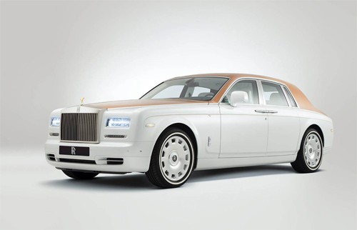 Phantom lấy cảm hứng từ nhà thờ Hồi giáo Sheikh Zayed Grand Mosque.