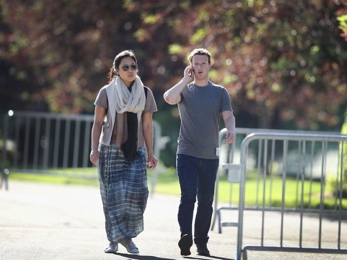 Một ngày của ông chủ Facebook ảnh 1