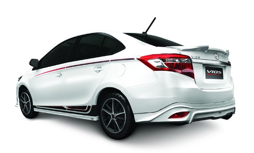 nhung-oto-moi-ra-mat-trong-con-bao-giam-gia-tai-viet-nam-3