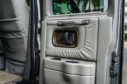 chevrolet-express-explorer-xe-van-hang-khung-gia-1-5-ty-tai-viet-nam-page-2-7