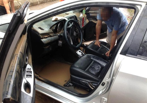 10-viec-can-lam-khi-oto-bi-ngap-nuoc-tai-xe-viet-can-nho-1