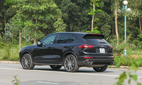 porsche-cayenne-platinum-xe-choi-tien-ty-o-viet-nam-1