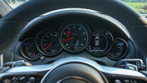 anh-chi-tiet-porsche-cayenne-platinum-8