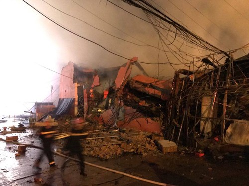 sieu-thi-tai-ha-noi-chay-du-doi-trong-dem-mua-lon-1