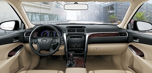 toyota-camry-moi-giam-hon-100-trieu-tai-viet-nam-1