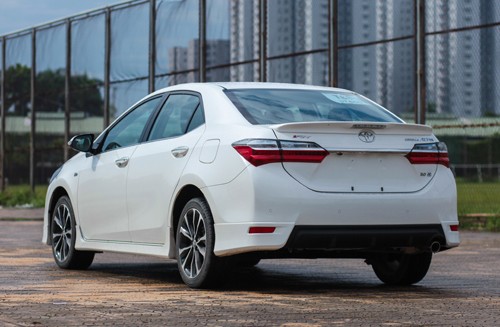 toyota-altis-thay-doi-mong-tim-lai-vi-the-2