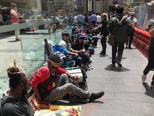 gan-500-nguoi-xep-hang-tai-apple-store-dau-tien-ban-iphone-x-1