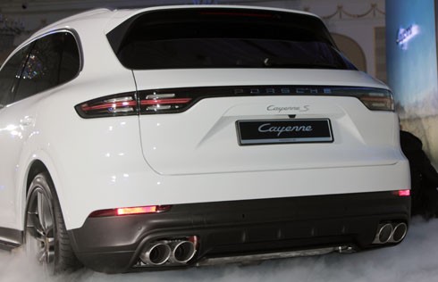 porsche-cayenne-2018-gia-tu-5-4-ty-dong-tai-viet-nam-page-2-2