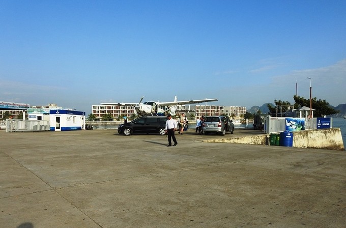 COO Facebook thăm vịnh Hạ Long, đi thủy phi cơ về Hà Nội