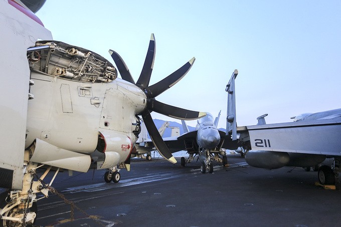 Dàn tiêm kích trên tàu sân bay của Hải quân Mỹ ảnh 7